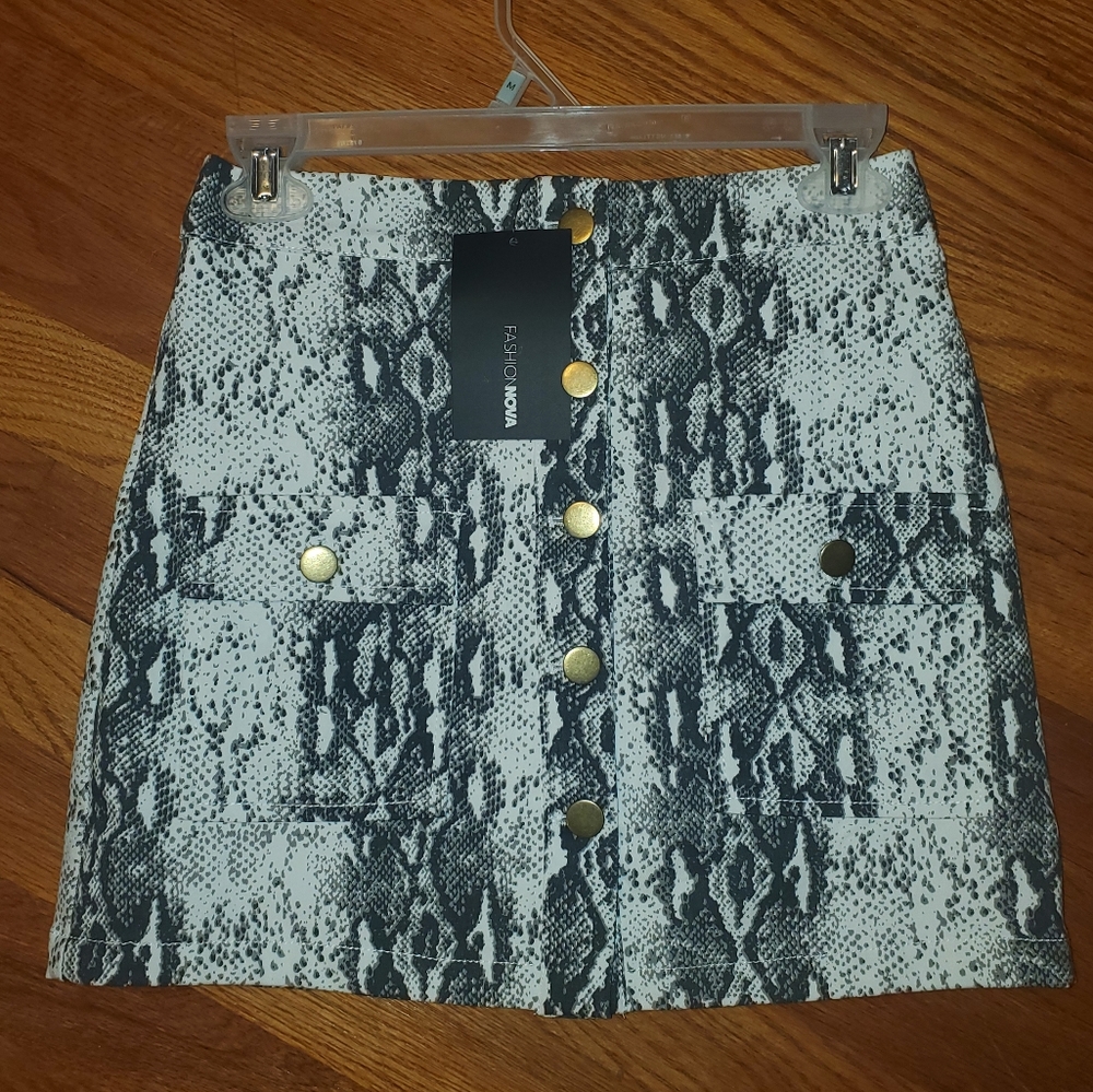 Fashion Nova snakeskin skirt, brand new with tags size small